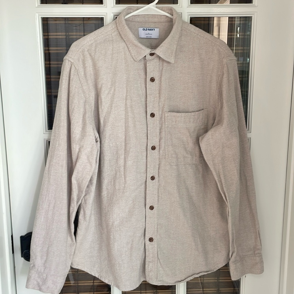 Mens Old Navy Flannel Size Large  light tan/cream color